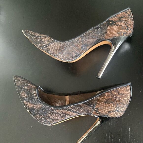 BCBG Max Azria- Leather Lace pointed toe black heels 7.5 - Picture 2 of 8